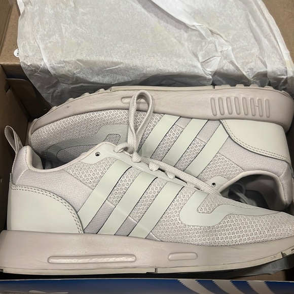 Women’s Cream Adidas Original Athletic Sneakers - Picture 1 of 2